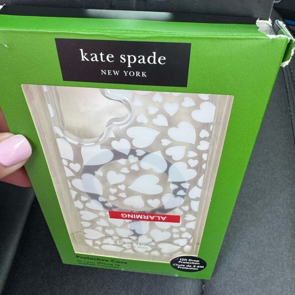 kate spade Heart Pattern Protective Case/White with “wavy” detail.Zoom in4 more - Picture 1 of 6